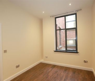 High Street - Photo 4