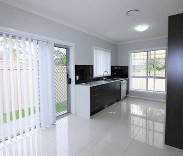 Modern 3 Bedroom Townhouse - Walking Distance from Train Station, B... - Photo 6