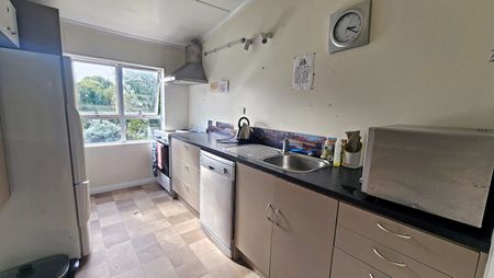 Fully furnished room available in Duncan Street - Photo 4