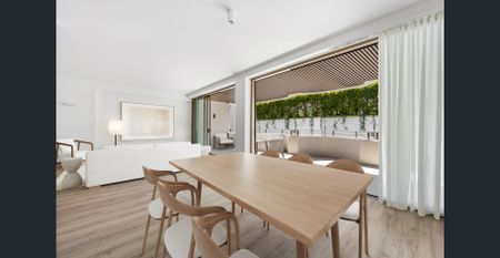 Stylish 3 Bedroom Apartment in the Heart of Bondi Beach. - Photo 3