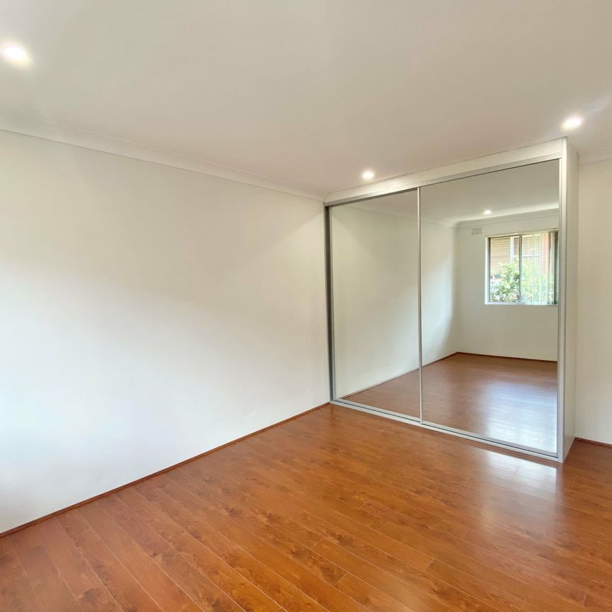 Conveniently Located 2 Bedroom Unit! - Photo 1