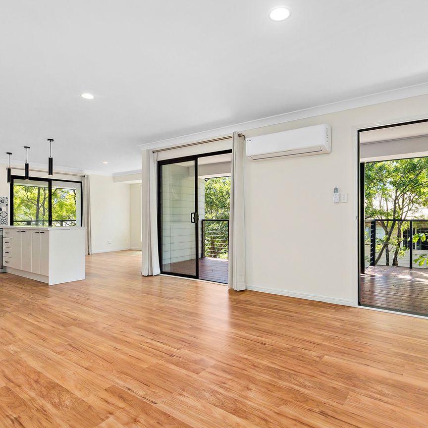 Beautifully Renovated Family Home In The Heart Of Carina. - Photo 1