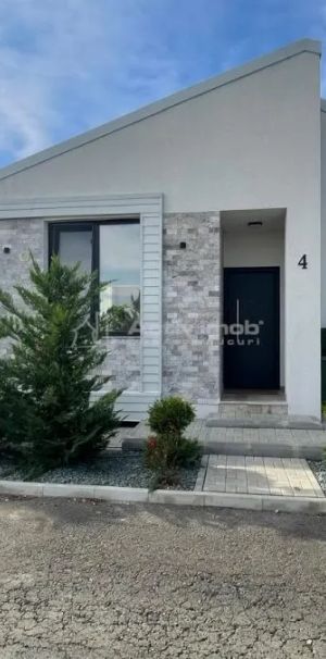 Casa parter moderna - Ostratu - 4 camere - 2 bai - 90mp - 390mp curte - Fotografie 1