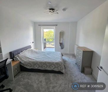 1 bedroom in a flat share to rent - Photo 5