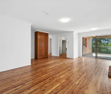 “Charming Family Home in Kings Langley” - Photo 5