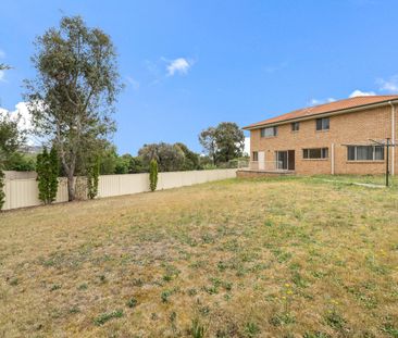 TWO STOREY HOME IN SOUGHT AFTER LOCATION - Photo 2