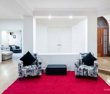 Resort Living Meets Family Comfort â A Rare Gem in Hope Island Re... - Photo 4