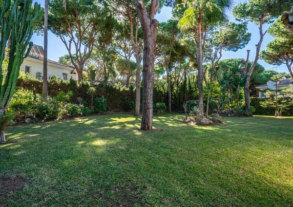 5 bedroom luxury Villa for rent in Marbella Del Este, Andalusia