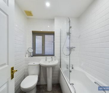 3 bedroom end of terrace house to rent - Photo 2