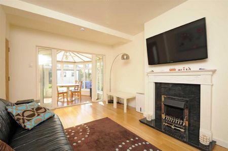 3 bedroom terraced house to rent - Photo 5