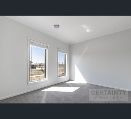 53 Feronia Avenue, Tarneit, Vic 3029 - Photo 2