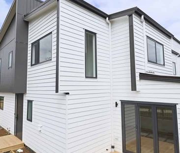 Nearly New 3 Bedroom with garage - Photo 5