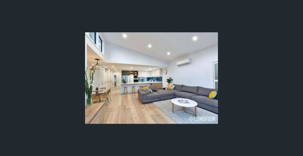 Stylish Family Sanctuary Steps from Glenferrie Road & Kew Junction - Photo 1