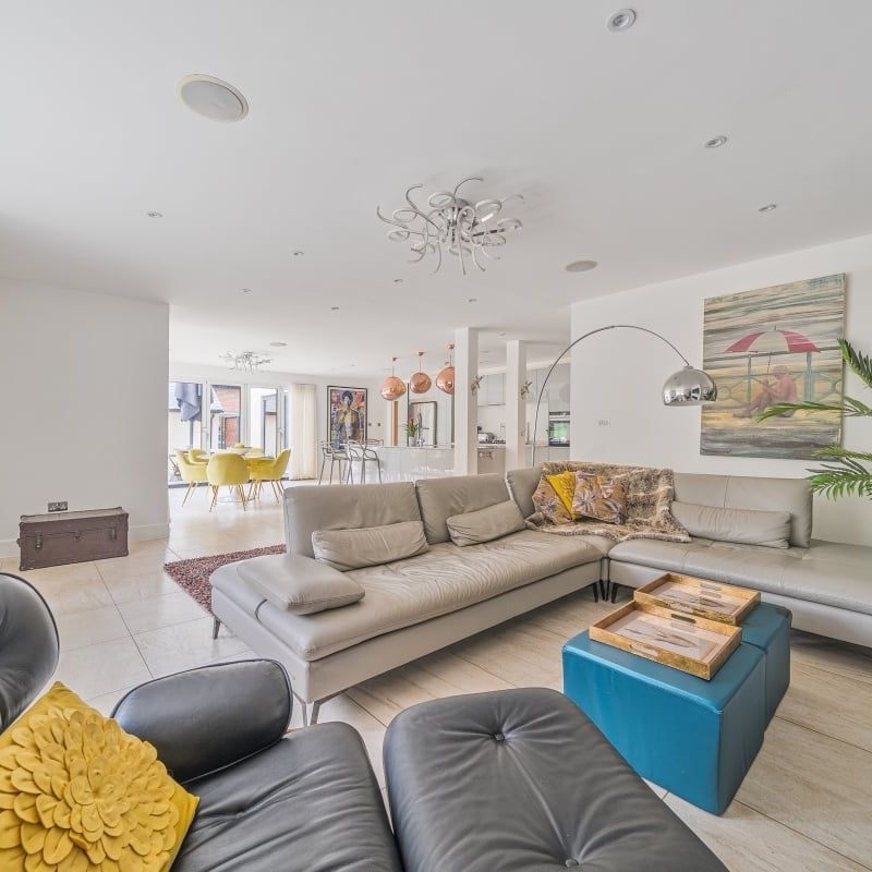 6 bedroom detached house to rent - Photo 1