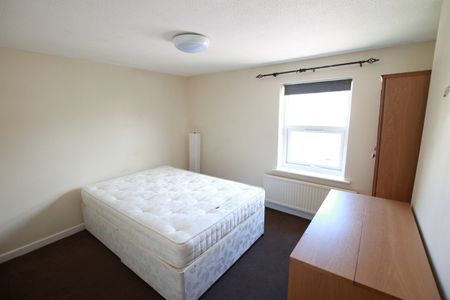 3 Bed Terraced House, Stanway Cottages, RG6 - Photo 3