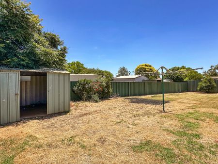 Renovated 4-Bedroom Home in East Dubbo - Close to Schools, Orana Mall & Dubbo Base Hospital - Photo 4