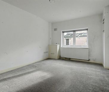 3 bedroom end of terrace house to rent - Photo 4