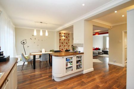 4 bedroom semi-detached house to rent - Photo 5