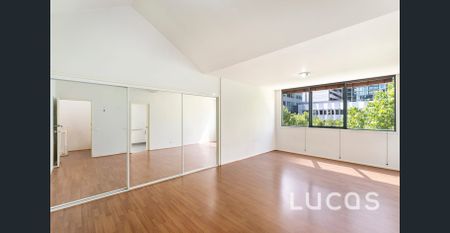 Well positioned in West Melbourne - Photo 2