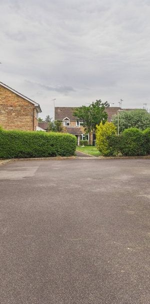 2 bedroom House in Tarragon Close, Hampshire - Photo 2