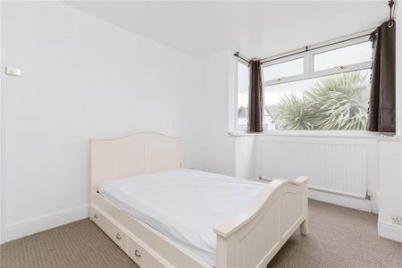 4 bedroom semi-detached house to rent - Photo 4