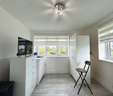 2 bedroom maisonette to rent - Photo 4