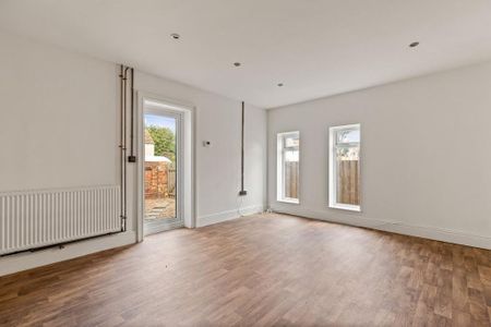 1 bedroom ground floor flat to rent - Photo 2