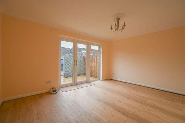 Pryors Green, Bognor Regis, PO21 - Photo 1