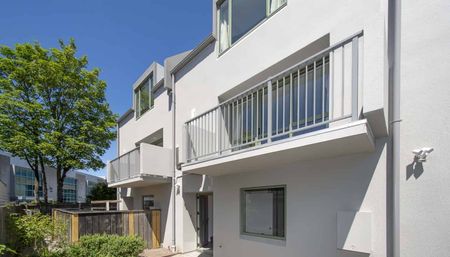 Premium Parkside Living - Photo 4