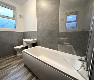 2 bedroom end of terrace house to rent - Photo 4