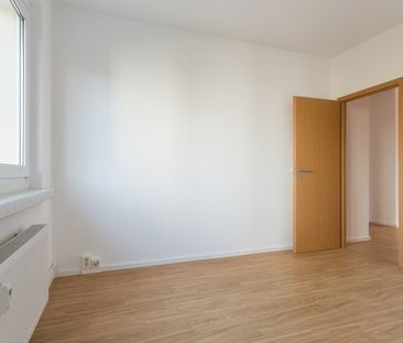 Sehr schön: 2 Bäder, 3 Zimmer, Küche mit Fenster und großer Abstell... - Photo 3