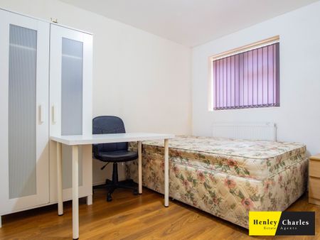 2 Bedroom Ground Floor Flat For Rent - Photo 2