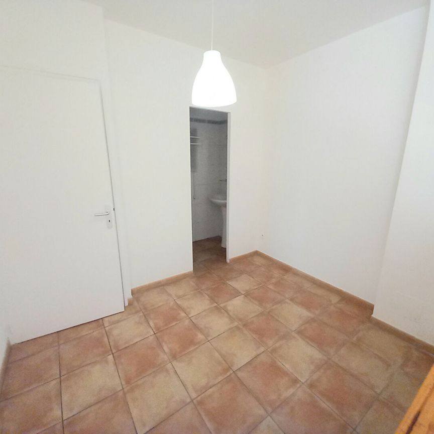 SAINT CHAMAS CENTRE VILLE APPARTEMENT T1, - Photo 1