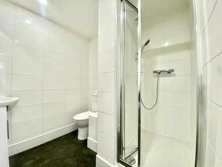 Kilburn High Road, London, NW6 - Photo 3