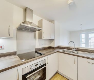 4 Bedroom House - Terraced - Photo 2