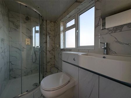 Hazel Road, Mytchett, Camberley, Surrey, GU16 - Photo 2