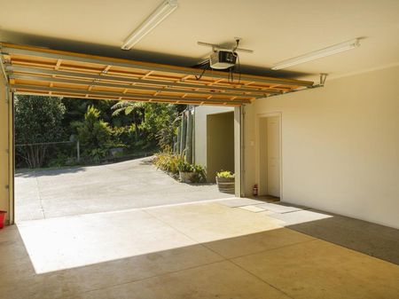 Stunning 5-Bedroom Family Home - Photo 4