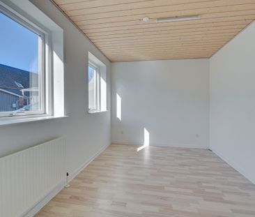 5-værelses Rækkehus på 122 m² i Skødstrup - Photo 1