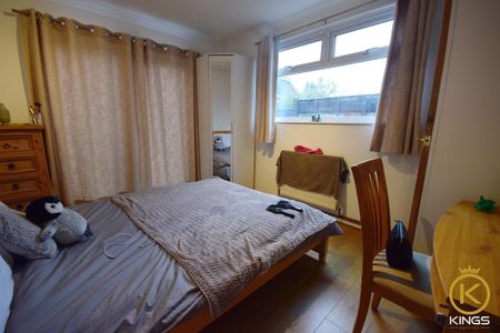 6 bedroom semi-detached house to rent - Photo 2