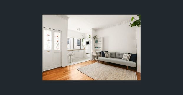 Beachfront Studio Living – Bondi Bliss Awaits! - Photo 1