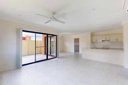 2/13A Wilton Drive, East Maitland NSW 2323 - Photo 3