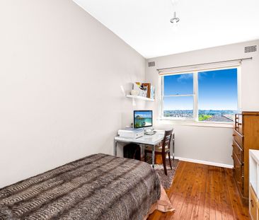 Sun-drenched apartment in ideal location - Photo 5