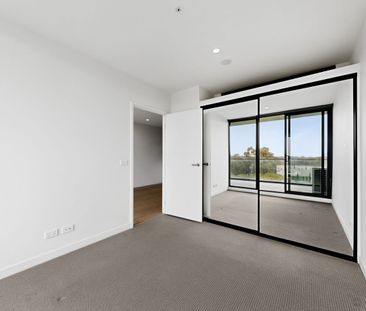 Prime Inner-North Comfort Near Trams, Trails & Shops - Photo 5