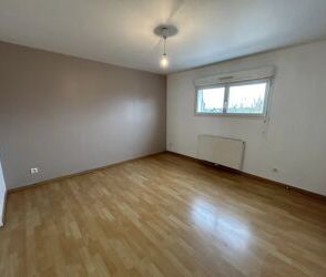 Location Maison 5 pièces 111 m2 à Saint-Quentin - Photo 5