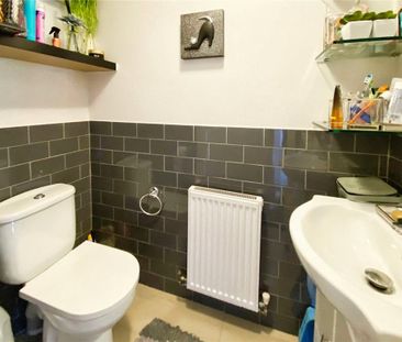 4 bedroom terraced house to rent - Photo 2