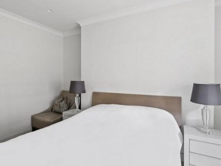 5 bedroom end of terrace house to rent - Photo 4