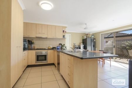 Comfortable 2 Bedroom Home! - Photo 2