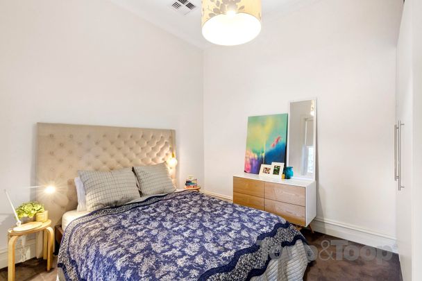 Spacious Villa in the Heart of Mile End! - Photo 1