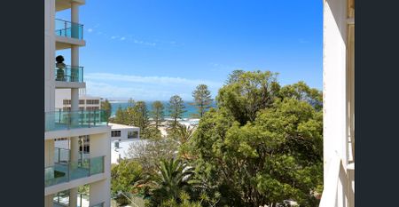 STONES THROW FROM WOLLONGONG BEACH - Photo 2