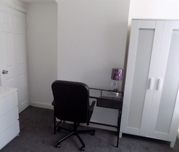 3 bedroom private hall to rent - Photo 5